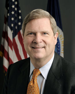 农业部长汤姆维尔萨克；照片由美国农业部提供 
